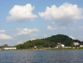 鲁班湖钓鱼技巧教程（掌握鲁班湖钓鱼技巧）