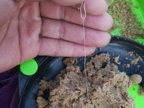 单手抬竿钓鱼技巧是什么？如何提高单手抬竿的准确性？