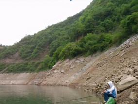 钓鱼技巧口诀之掌握各阶段的绝招（钓鱼技巧口诀，教你捕获丰收的秘密）