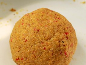 农村人自制鱼饵的方法和技巧（探索农村钓鱼的秘密）