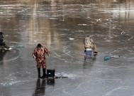 冬季雨雪天气钓鱼技巧有哪些？如何应对恶劣天气提高钓鱼成功率？