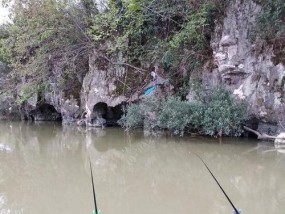 小河钓鱼技巧与方法（探秘小河钓鱼的诀窍）