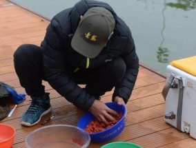 自动钓竿技巧（轻松掌握自动钓竿的使用方法）