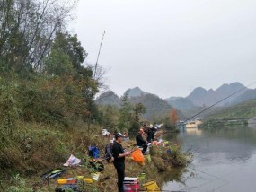 海水钓鱼初学技巧教程（掌握海水钓鱼的基本技巧，轻松捕获丰富的渔获）