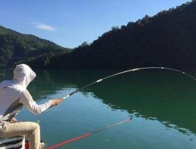 天冷河里钓鱼技巧（寒冬垂钓）