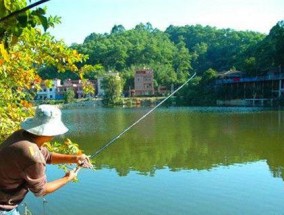 大夏天钓鱼技巧有哪些？如何应对高温天气？