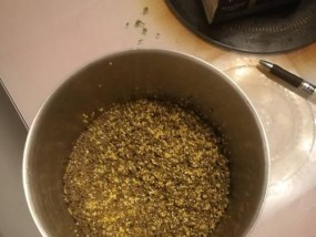 小米钓鱼技巧之蘸粉配套（轻松掌握的鱼饵搭配技巧）