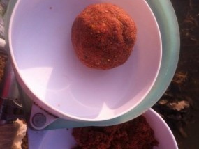 如何制作优质拉饵饵料？钓鱼时拉饵技巧有哪些？