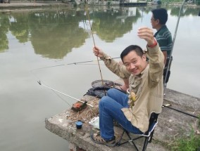 提升拉饵上钩钓鱼技巧的秘诀（如何让鱼儿主动上钩）
