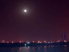 夜间钓鲫鱼的技巧与要点（解密夜间钓鲫鱼）
