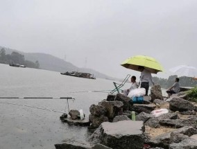 雨天钓鱼的3个小技巧（春季湿润的雨天，如何提升钓鱼技巧？）