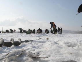 俄罗斯冬季钓鱼技巧（掌握冬季钓鱼窍门）