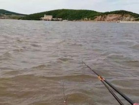 河边钓鱼选钓位的技巧是什么？如何根据季节和天气选择最佳钓位？