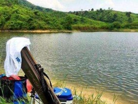 红水河涨洪水下的钓鱼技巧与方法（掌握好时机）
