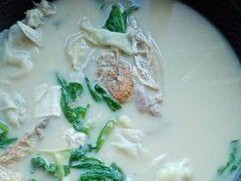 青菜打窝钓鱼技巧大揭秘（青菜打窝钓鱼的关键技巧及注意事项）