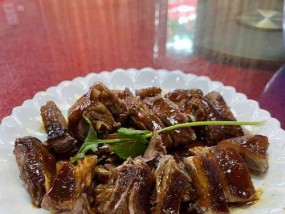 青塘钓鱼技巧教程（掌握钓鱼技巧）