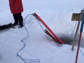 冰上钓鱼技巧大揭秘（掌握开洞钓鱼的关键技巧，尽享冰上垂钓乐趣）