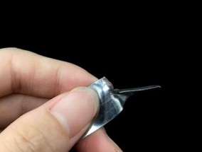 钓鱼高手的必备技巧（揭秘钓鱼专家如何利用铅皮提升钓鱼成功率）