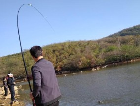 秋冬野钓鱼技巧（掌握这些技巧）