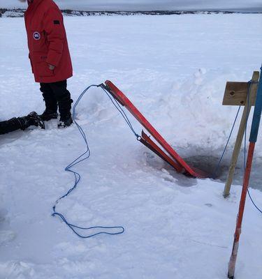 冰面开洞钓鱼技巧（冬日垂钓乐趣尽在冰面）  第2张