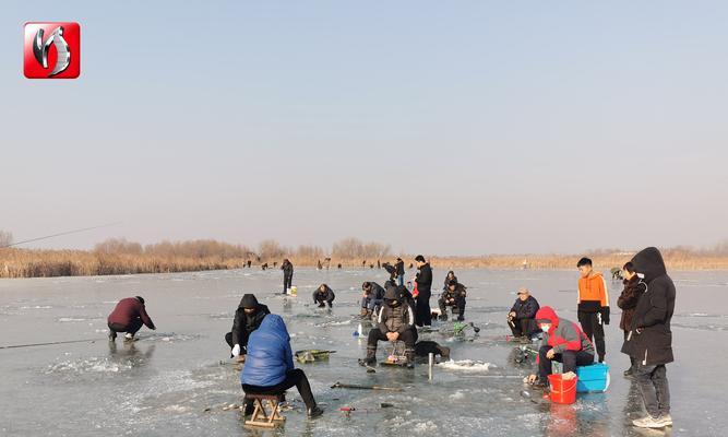 冰面钓鱼的技巧与窍门（冰面挖小洞，轻松钓鱼一冬天）  第2张