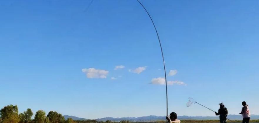 初夏钓鱼的8个技巧，享受渔人乐趣（初夏钓鱼技巧分享，轻松捕获丰收果实）  第1张