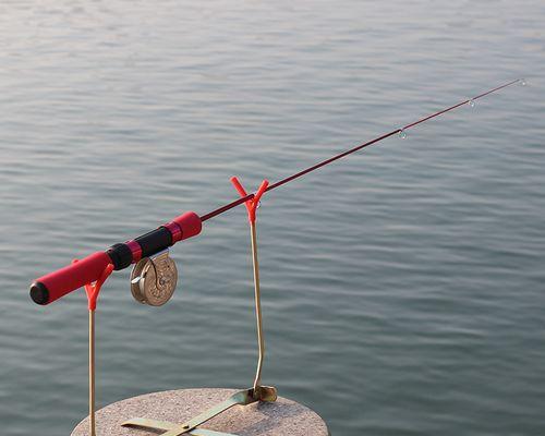 初夏筏竿钓鱼的技巧与方法（技巧、策略、装备和饵料的选择全攻略）  第2张