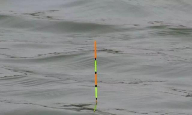 钓跑铅的高效抛竿技巧与方法（掌握正确的姿势与节奏，轻松捕获目标鱼群）  第1张