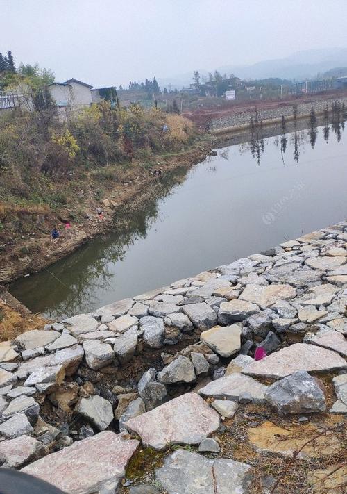 钓友污水鱼塘钓鱼技巧（挑选合适的污水鱼塘，提高钓鱼成功率）  第1张