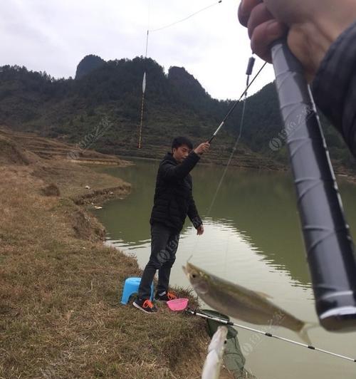 钓鱼抽筋技巧大揭秘（教你掌握钓鱼时避免抽筋的秘诀）  第1张