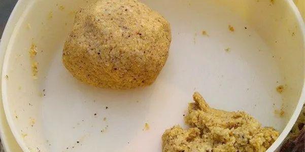 钓鱼挂颗粒的技巧（掌握挂颗粒技巧的关键是观察水情）  第2张
