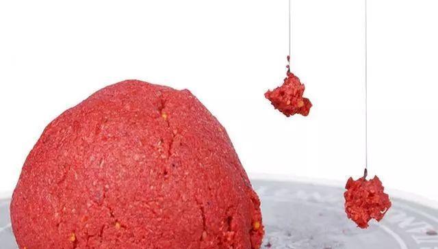 钓鱼换饵的技巧（钓友必备，让你的钓鱼成功率大增！）  第1张