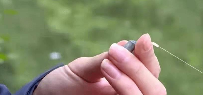 钓鱼技巧（解决小鱼闹漂问题的有效方法）  第2张