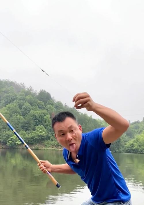 钓鱼技巧大揭秘（提升钓鱼成功率，轻松捕获丰收鱼群）  第3张