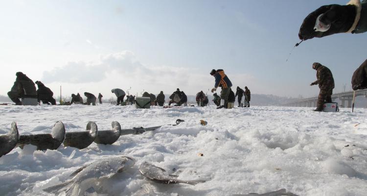 俄罗斯冬季钓鱼技巧（掌握冬季钓鱼窍门）  第1张
