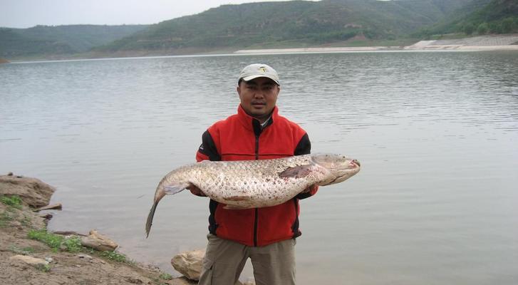 海竿浮钓鱼技巧（掌握海竿浮钓的技巧）  第3张