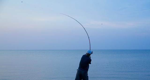 海竿新式钓鱼方法和技巧教程（掌握一招）  第2张