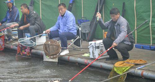 黑坑钓鱼技巧大揭秘（挖掘黑坑钓鱼的关键步骤）  第3张