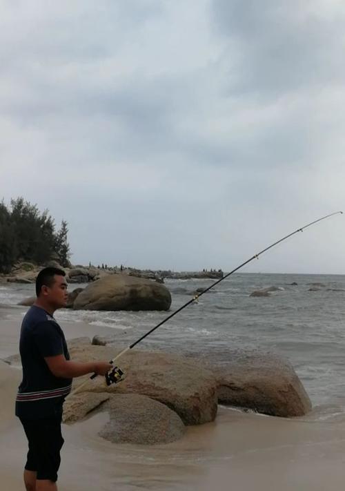 海河边钓鱼技巧（享受钓鱼乐趣的关键）  第1张