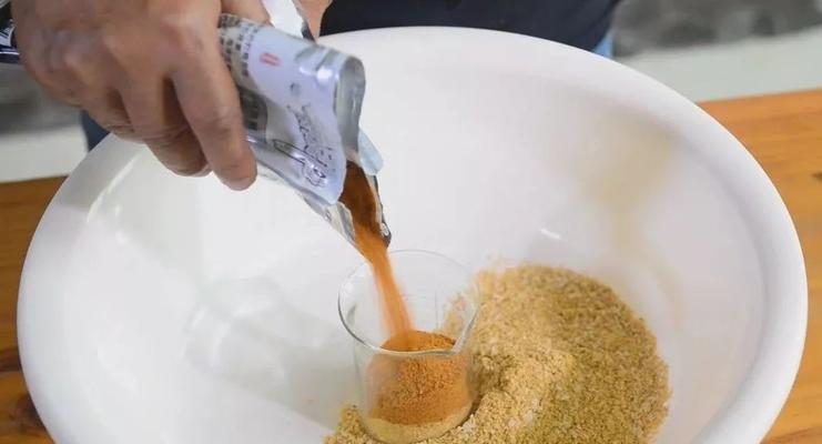 鸡蛋配鲫鱼饵制作技巧（提高钓鱼成功率的秘诀）  第1张