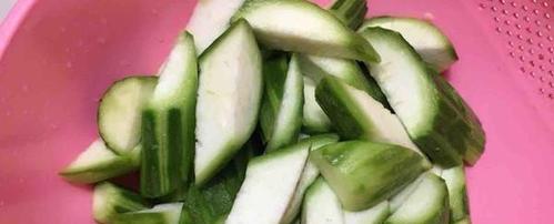 鸡油钓鱼的秘诀（掌握技巧）  第3张