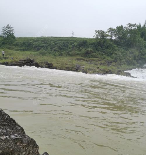 急流河边钓鱼技巧（掌握技巧）  第3张