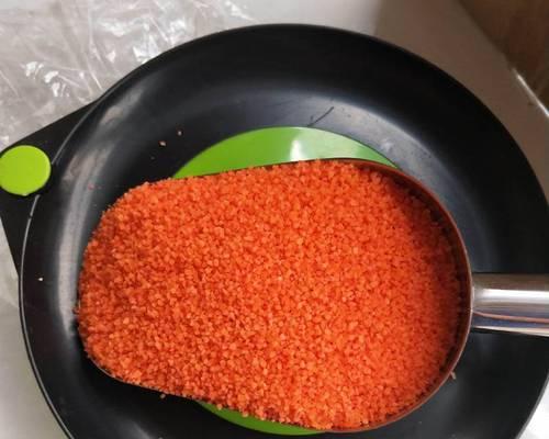 利用空钩粘粉钓鱼技巧（掌握精准营造饵料环境的关键）  第3张