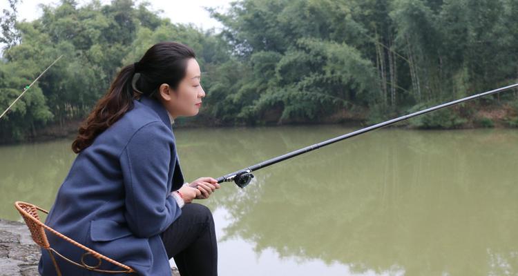 清明后自然水域垂钓技巧大揭秘（高效钓鱼方法让你畅享垂钓乐趣）  第1张
