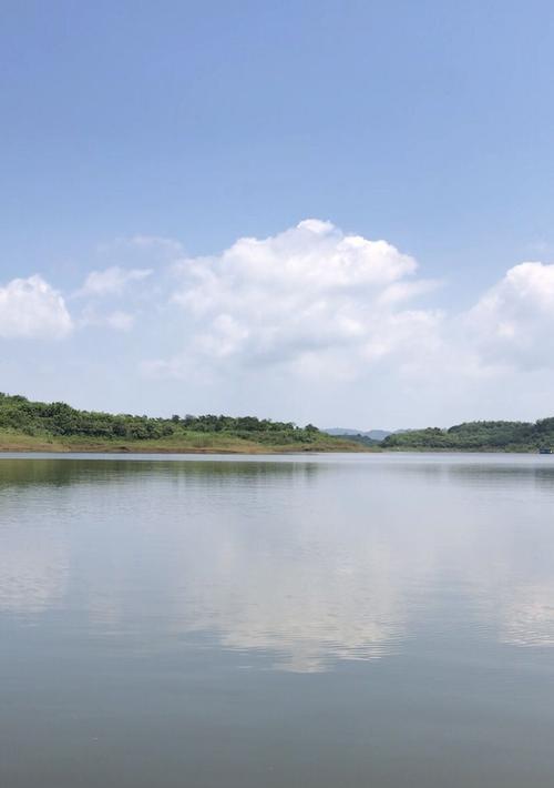 深山野湖钓鱼技巧教程（享受天然的钓鱼乐趣）  第1张