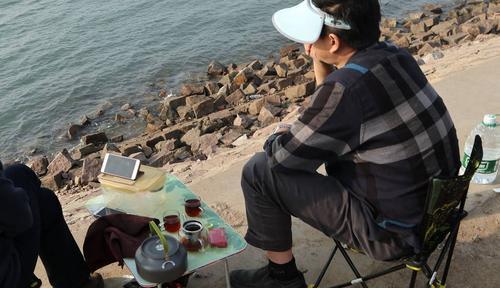 天津海边钓鱼技巧（海钓的必备技巧与注意事项）  第1张