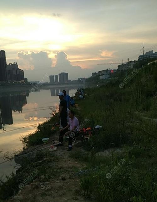 小溪岔口钓鱼技巧（掌握技巧）  第1张