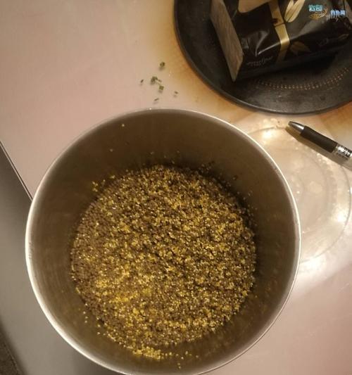 小米钓鱼技巧之蘸粉配套（轻松掌握的鱼饵搭配技巧）  第1张