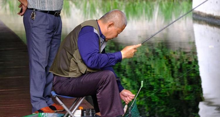 钓鱼技巧熟练掌握（成为钓鱼高手的关键技巧）  第1张