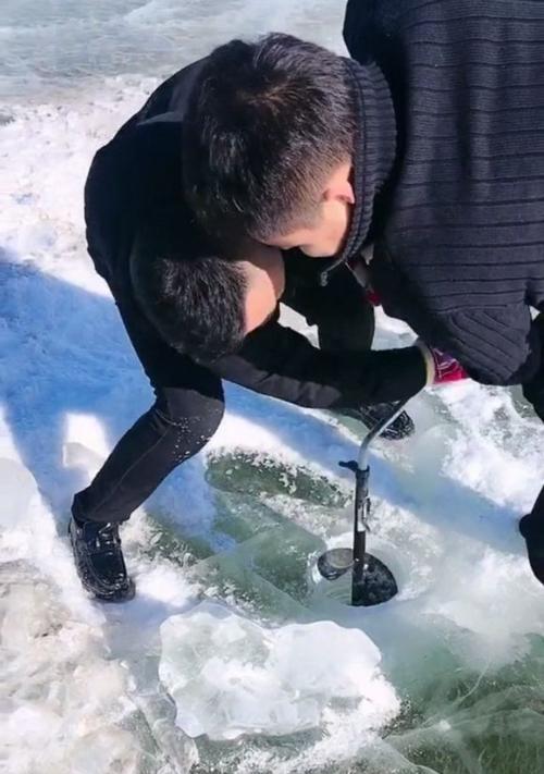 北方冰钓选冰眼技巧有哪些？如何选择最佳冰眼位置？  第2张